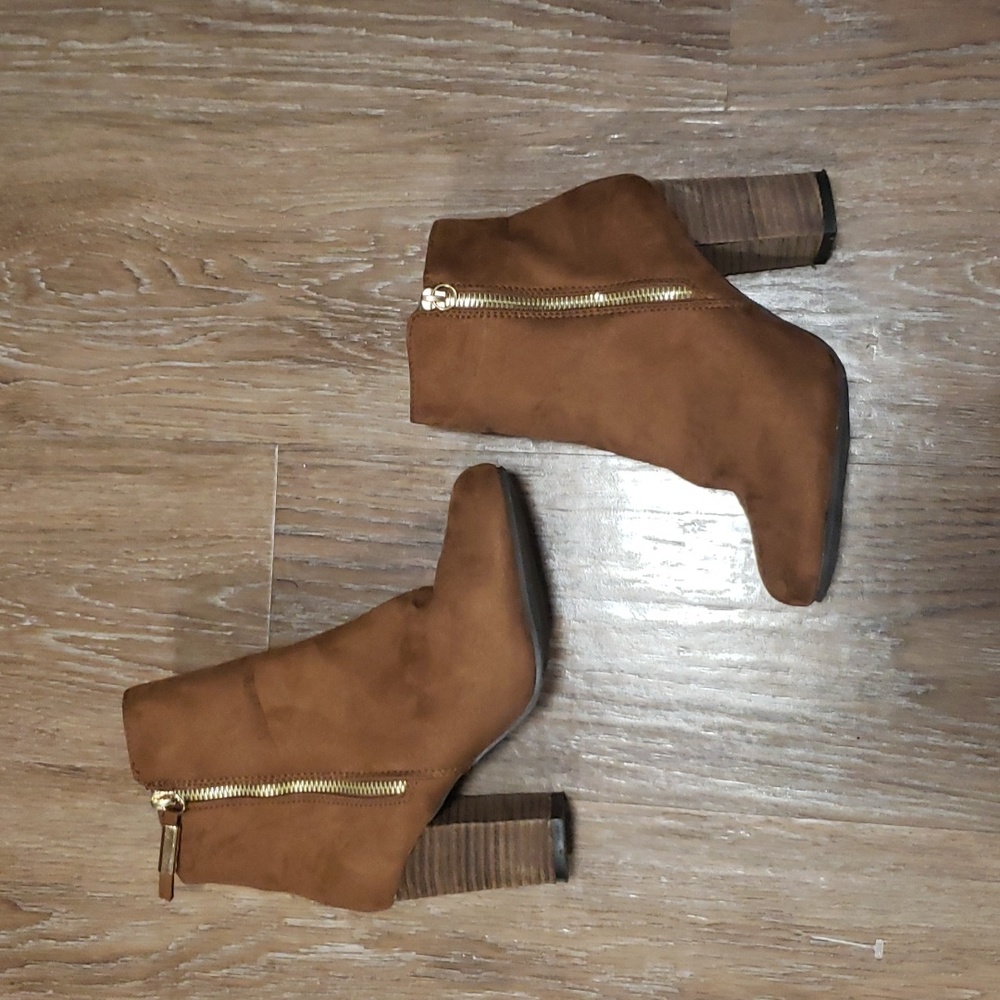 (8) Ardene Faux Suede Heeled Booties Zipper Accents Contemporary Modern Classic